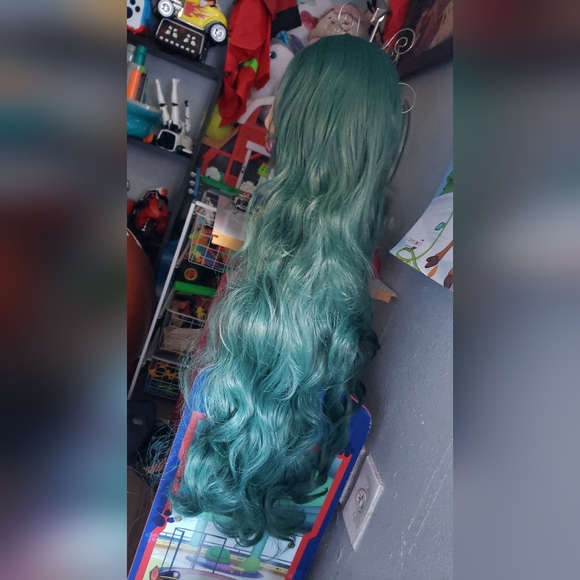 Wigs - Picture 3 of 10